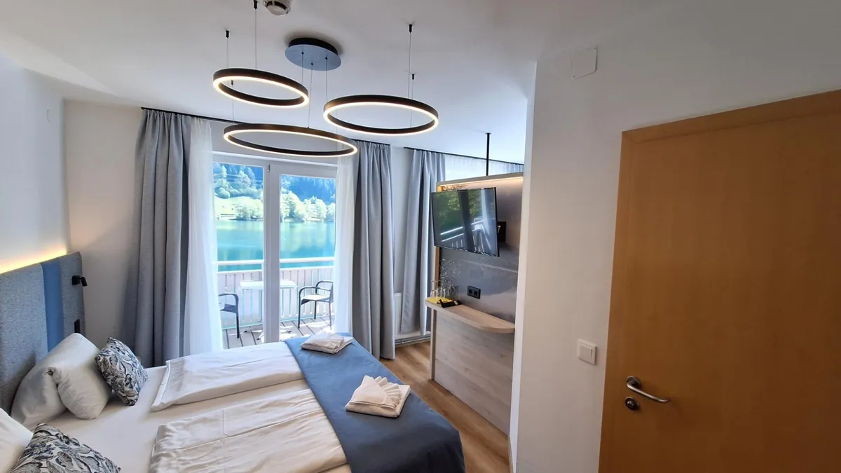 Wie erkenne ich online, ob ein Hotel wirklich klein und persönlich ist? - Strandhotel Burgstaller am Brennsee