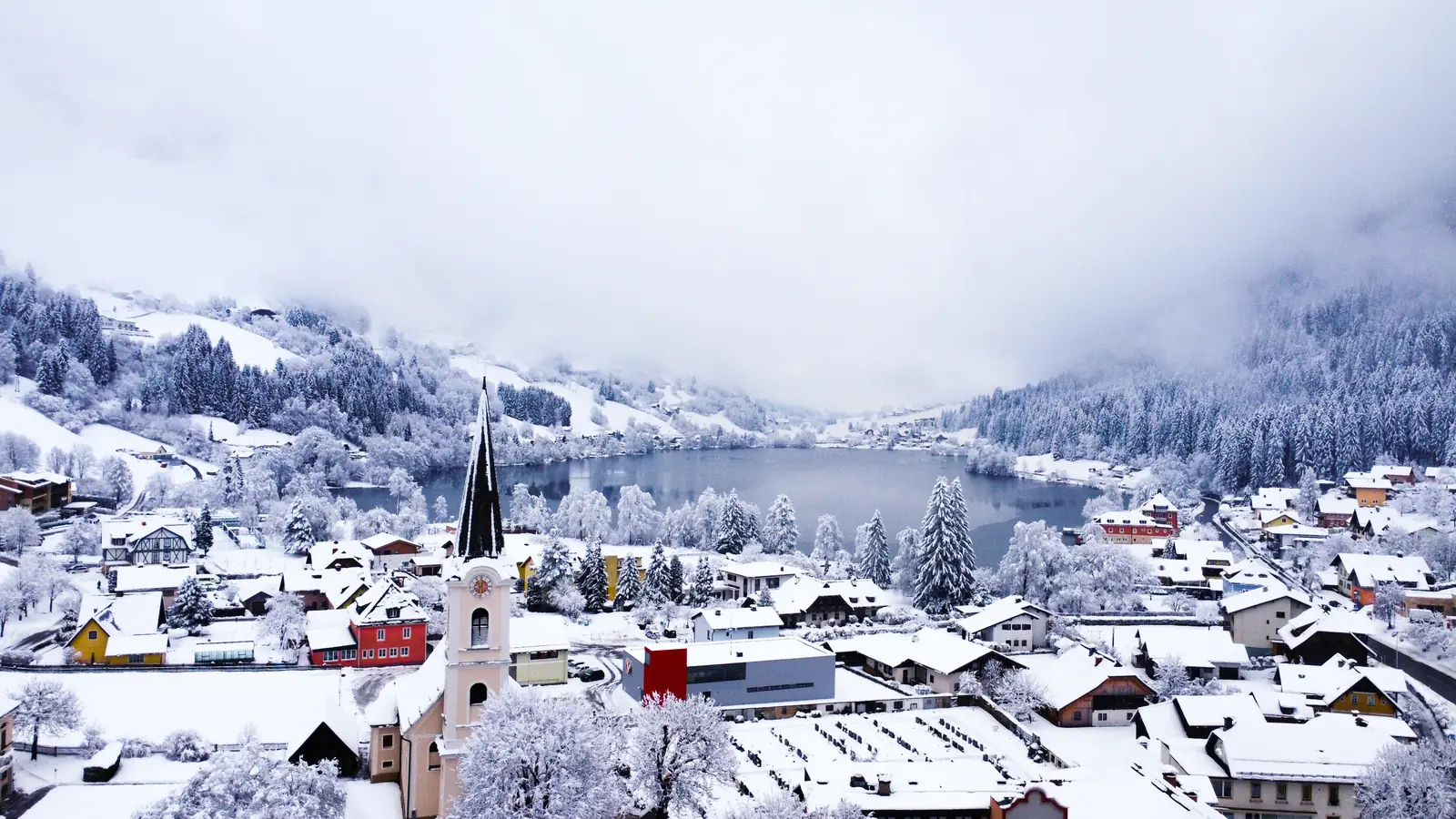 Feld am See and Lake Brennsee under fresh snow