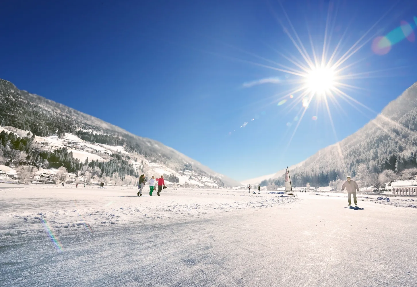 Strandhotel Burgstaller im Winter am Brennsee